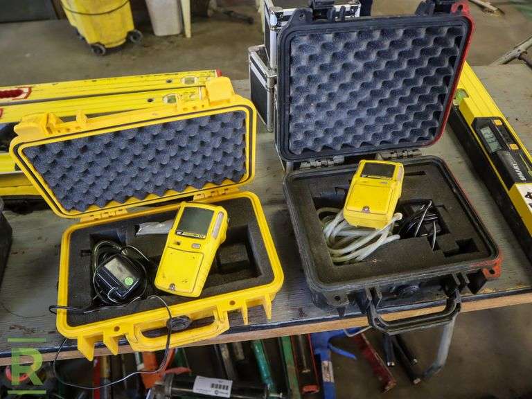 (2) BW Gas Alert Max XT11 Gas Detectors Roller Auctions