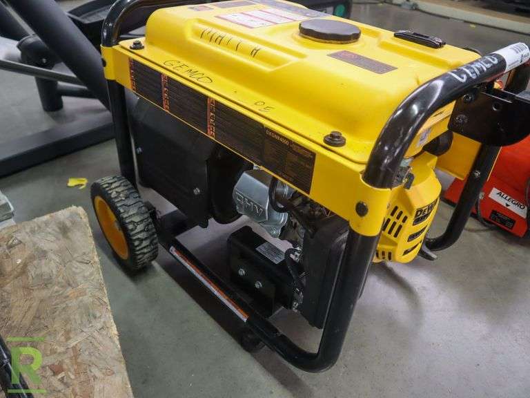DeWalt DXGNR4000 Generator 4000W, Gas Roller Auctions