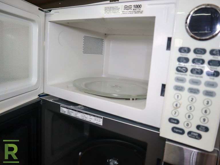 LG LCRT1513ST and Oster OGB81101 Microwaves Roller Auctions