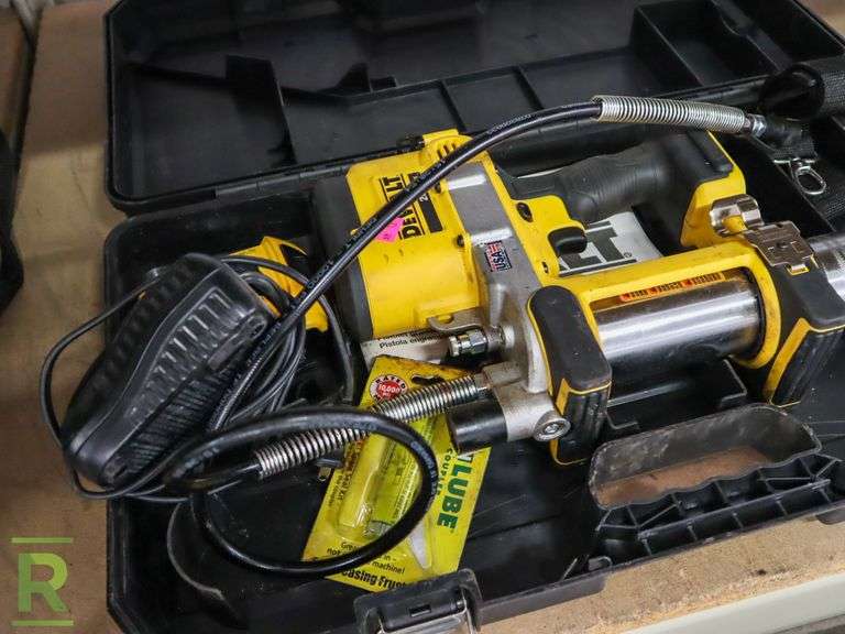 DeWalt DCGG571 Cordless 20V Max Grease Gun With Battery, Charger and
