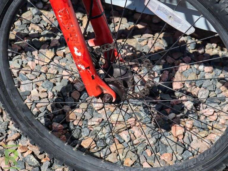 spin bike with clip in pedals