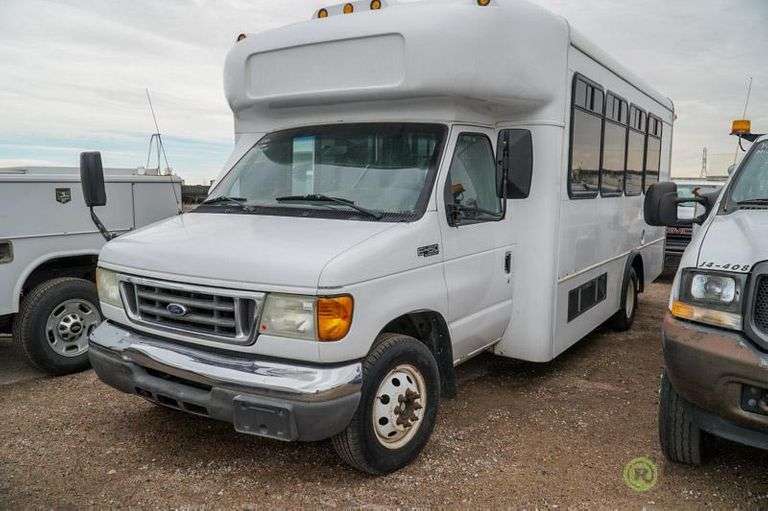 2005 FORD E450 SUPER DUTY 12PASSENGER SHUTTLE BUS, 6.8L, Automatic