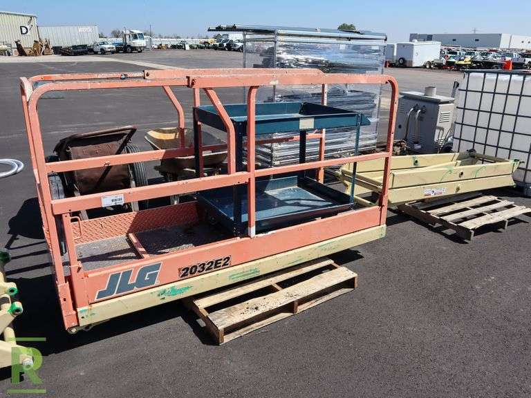 JLG 2032E2 Scissor Lift Basket and Scissor Arms Roller Auctions