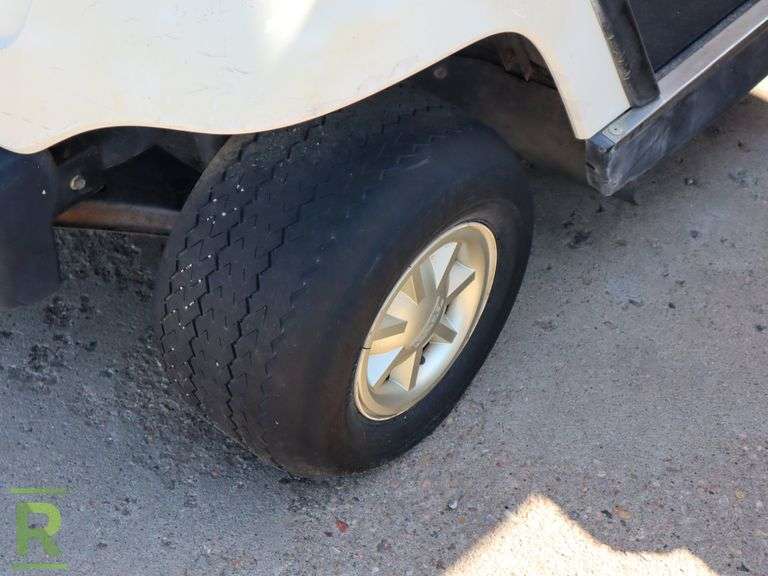 1999 Yamaha G16A Gas Powered Golf Cart, Utility Bed (Item Has Been