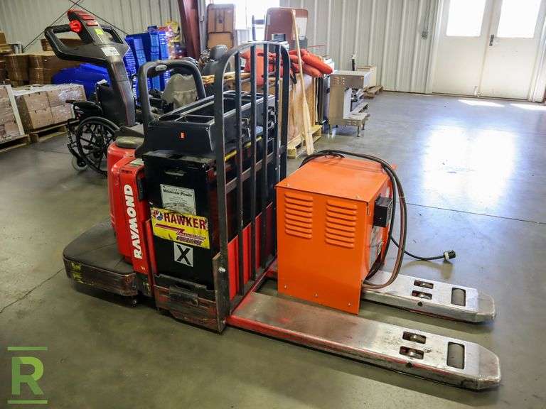 Raymond 112TMFRE60L 6,000Lb Electric Pallet Jack, 9" Forks, Showing