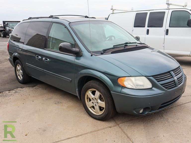 2005 Dodge Grand Caravan SXT FWD Wagon Van - Roller Auctions