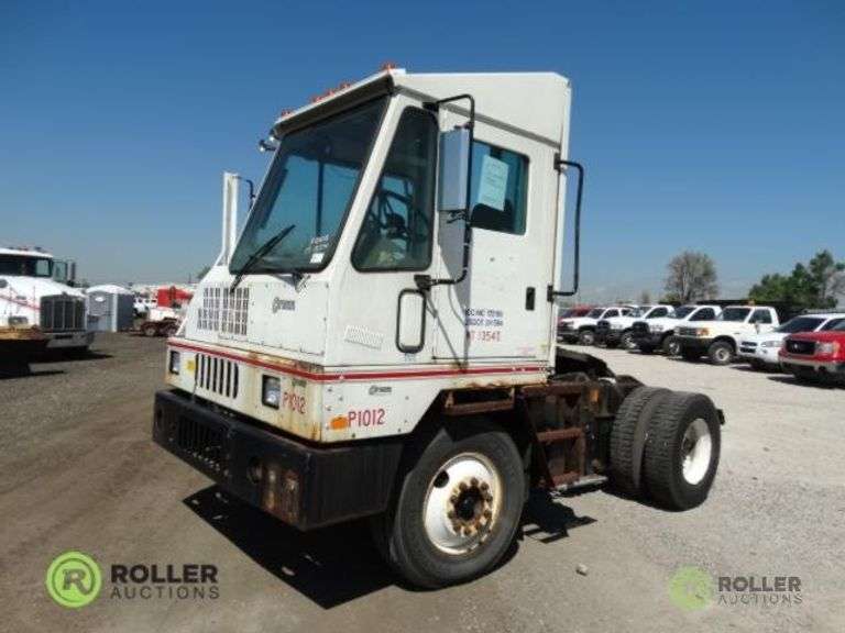 2003 OTTAWA 30 S/A HOSTLER TRUCK, Cummins Diesel, Automatic, 110in