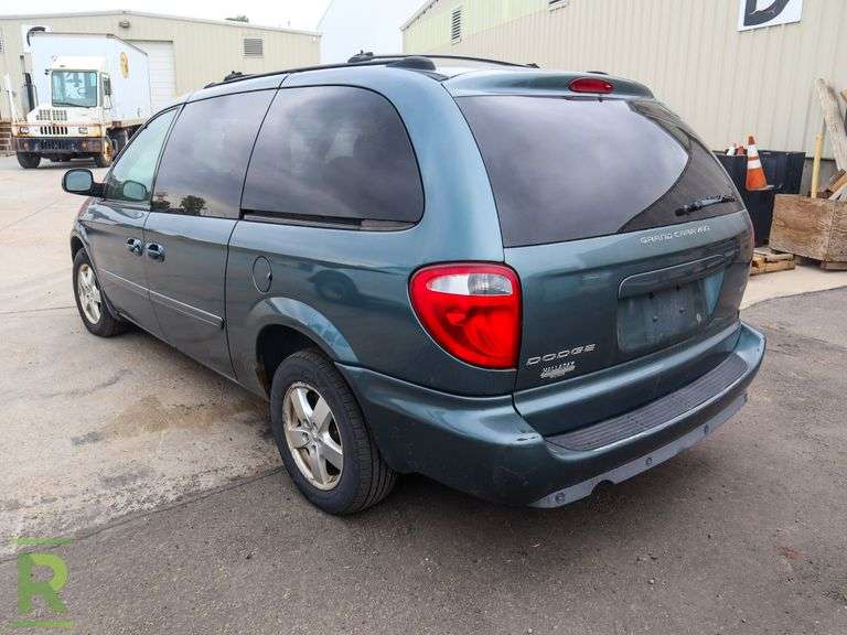 2005 Dodge Grand Caravan SXT FWD Wagon Van - Roller Auctions