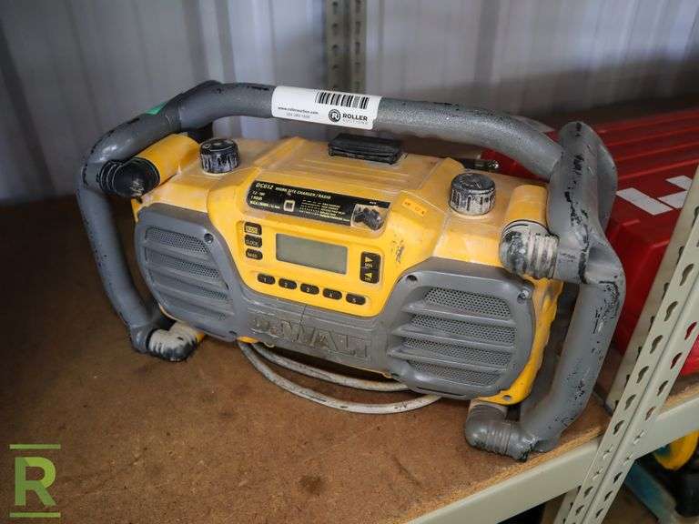 DeWalt DC012 Radio - Roller Auctions