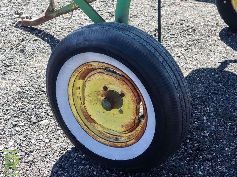 John Deere 29 – A Pull Behind Sprayer, Pin Hitch - Roller Auctions