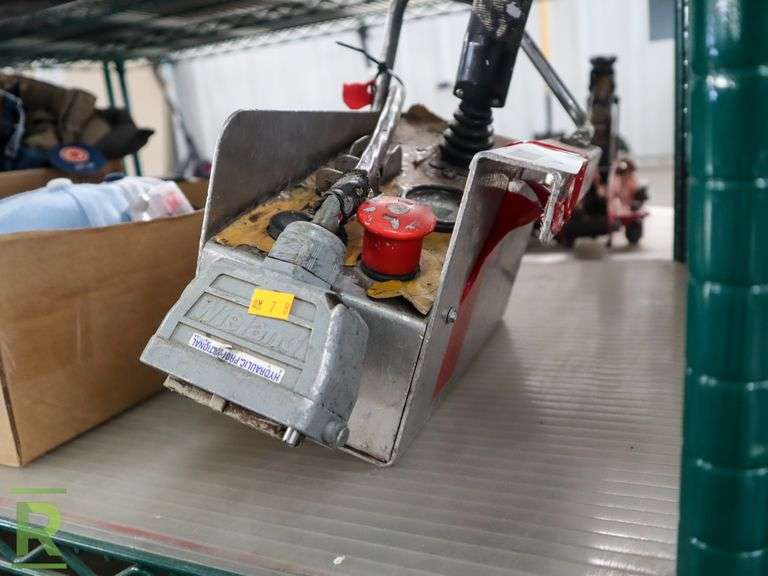 Skyjack 156879AB Scissor Lift Control Box Roller Auctions