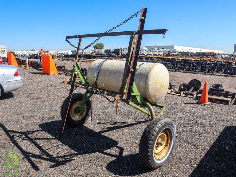 John Deere 29 – A Pull Behind Sprayer, Pin Hitch - Roller Auctions