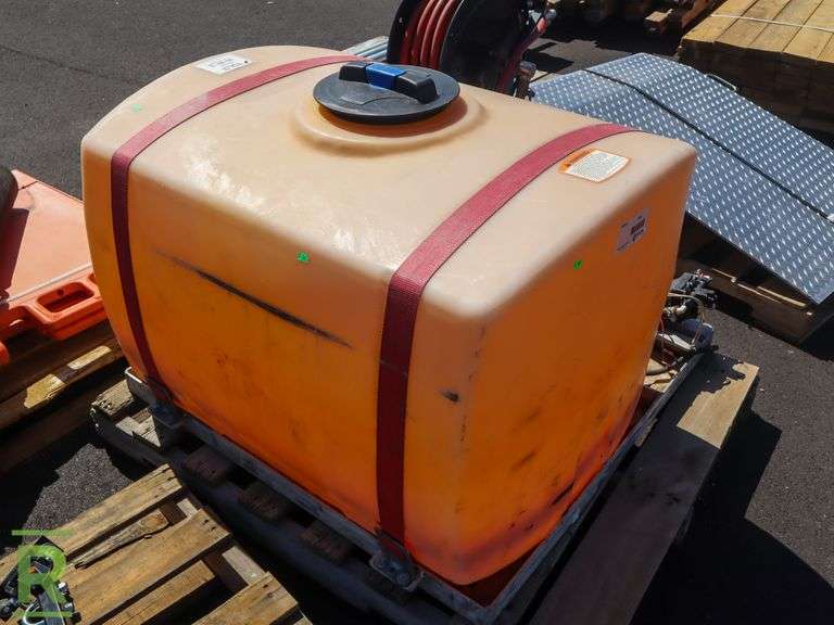 100Gallon Poly Tank With 12V Electric Sprayer Roller Auctions