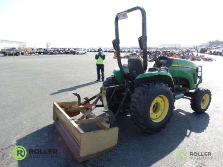 2006 JOHN DEERE 3120 4WD TRACTOR, 3Cylinder Diesel, 3Point / PTO