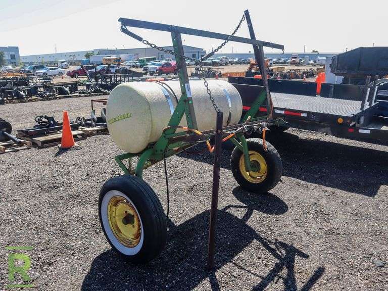 John Deere 29 – A Pull Behind Sprayer, Pin Hitch - Roller Auctions