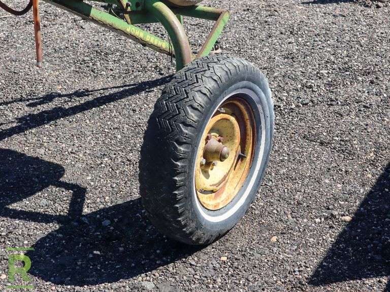 John Deere 29 – A Pull Behind Sprayer, Pin Hitch - Roller Auctions