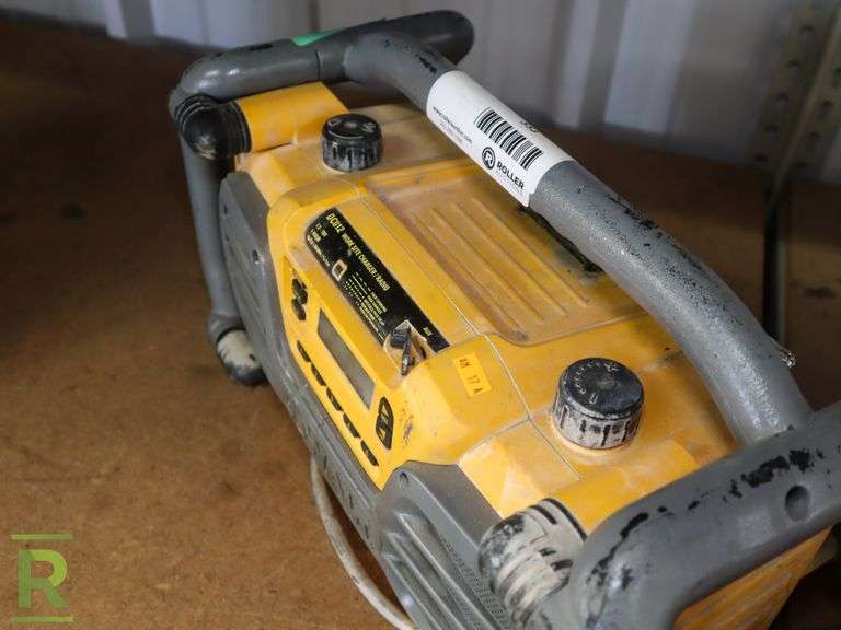DeWalt DC012 Radio - Roller Auctions