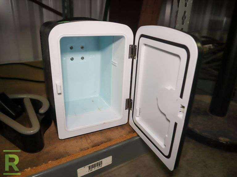 Chefman Cooler and Open Lighted Sign - Roller Auctions