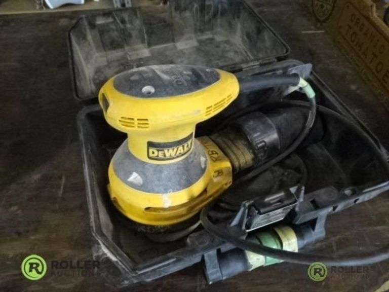 DeWalt D26451 Palm Sander with Case Roller Auctions