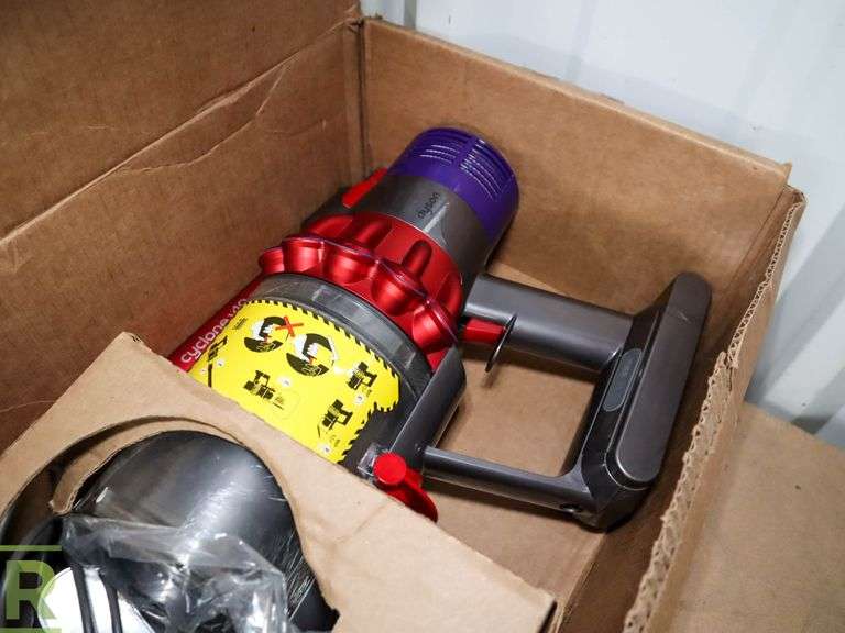 Dyson V10 Vacuum (Brush Doesn't Spin) - Roller Auctions