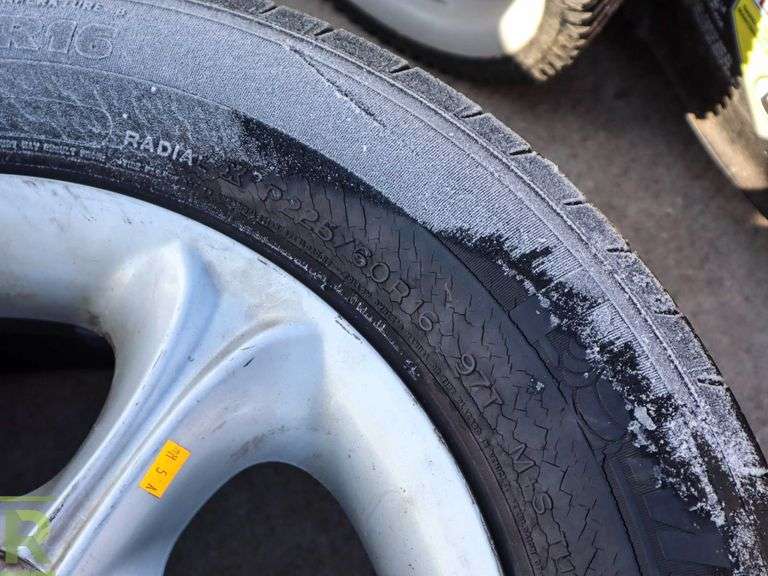 Michelin Destiny P225/60R16 Tire With Wheel (Tire Has Dry Rot) - Roller Auctions