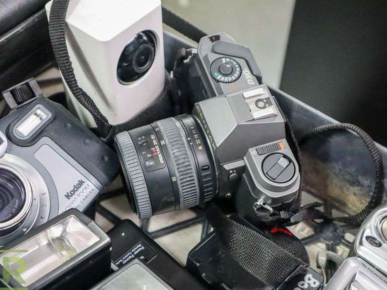 Tray Of Fuji Film A340, Pentax P30T, Kodak DC5000 Digital Cameras - Roller Auctions