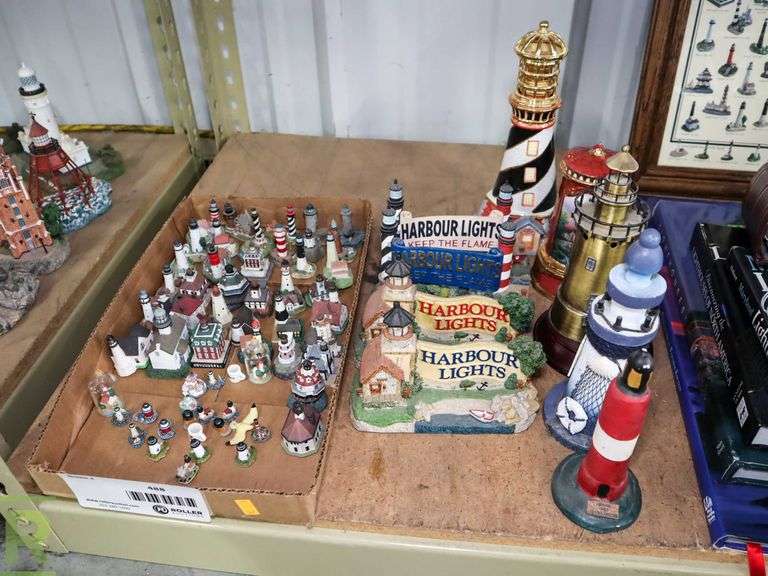 Tray Of Assorted Lighthouse Decorations - Roller Auctions