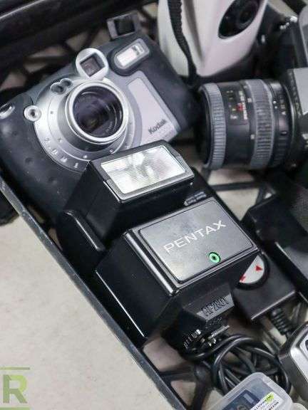 Tray Of Fuji Film A340, Pentax P30T, Kodak DC5000 Digital Cameras - Roller Auctions