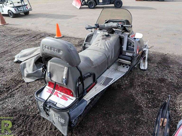 1990 Polaris Trail Deluxe Snowmobile - Roller Auctions