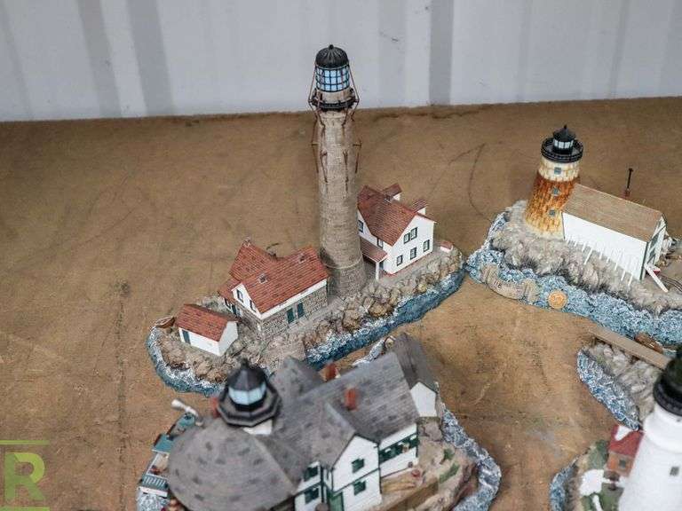 (8) Harbour Lights Collectable Lighthouses, Maine - Roller Auctions