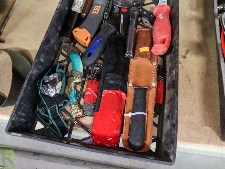 Tray of Knives - Roller Auctions