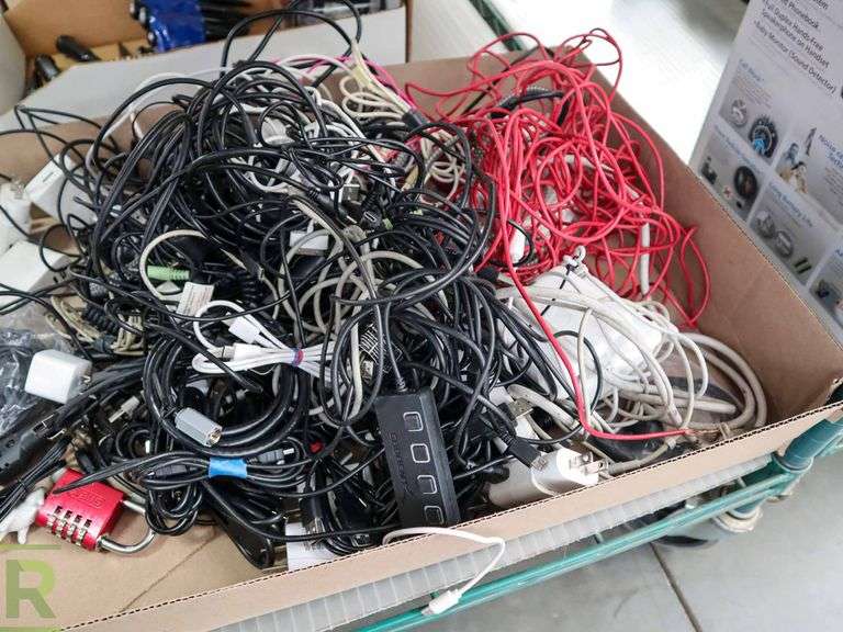 Tray Of Chargers And Cords - Roller Auctions