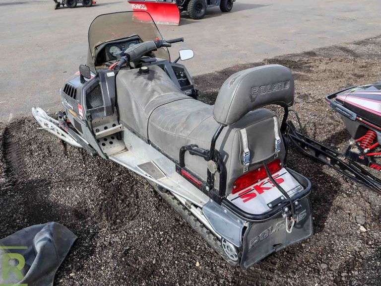 1990 Polaris Trail Deluxe Snowmobile - Roller Auctions