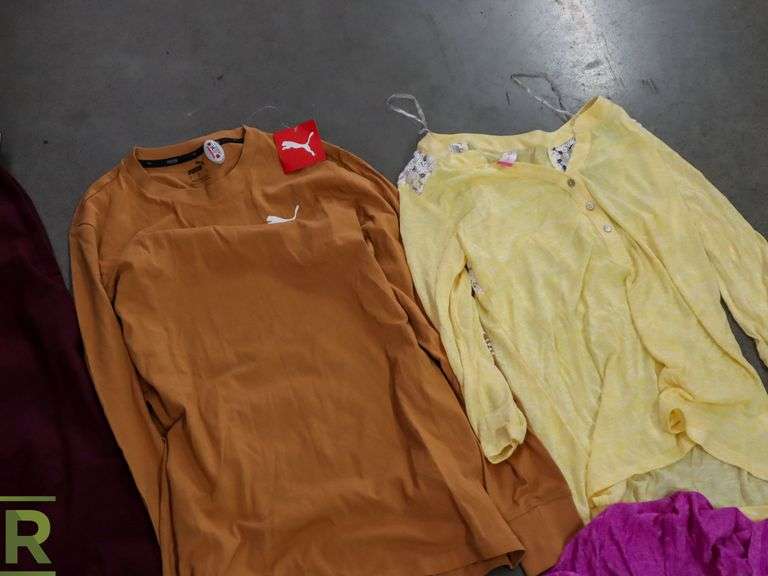 Tray of Women's Clothes, Size Small and Medium - Roller Auctions