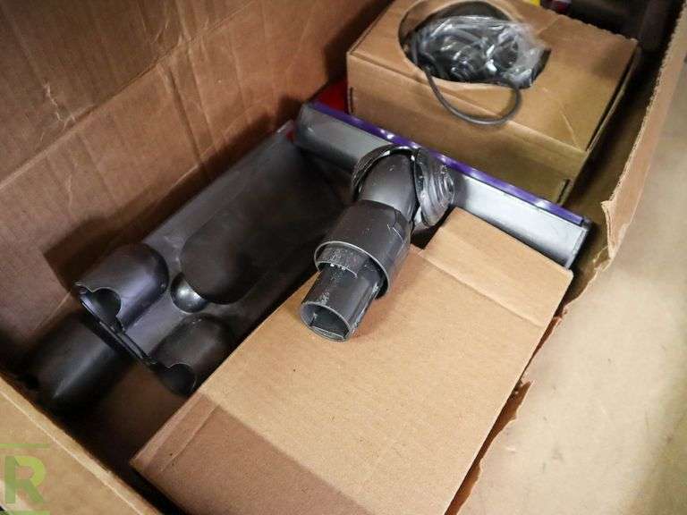 Dyson V10 Vacuum (Brush Doesn't Spin) - Roller Auctions