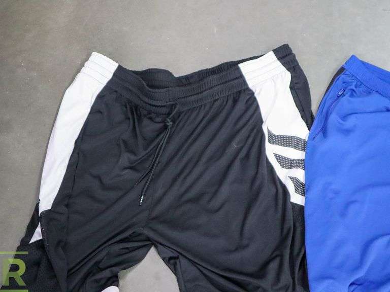 Tray Of (2) Men's Shorts, 3XL - Roller Auctions