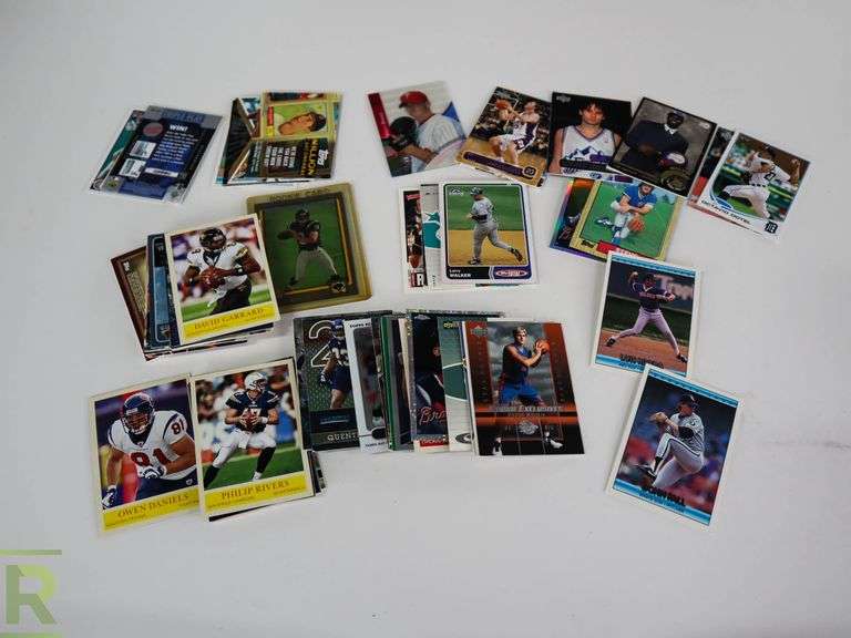 Bag Of Football And Baseball Cards - Roller Auctions