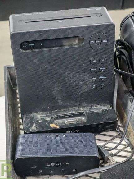 Tray Of Wireless Speakers And Sony iPod Dock - Roller Auctions