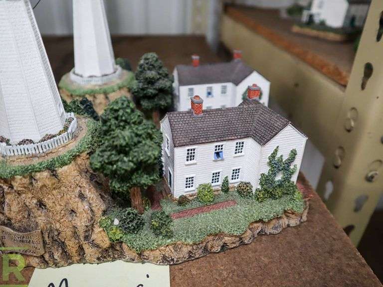 (2) Harbour Lights Collectable Lighthouses, Missouri - Roller Auctions