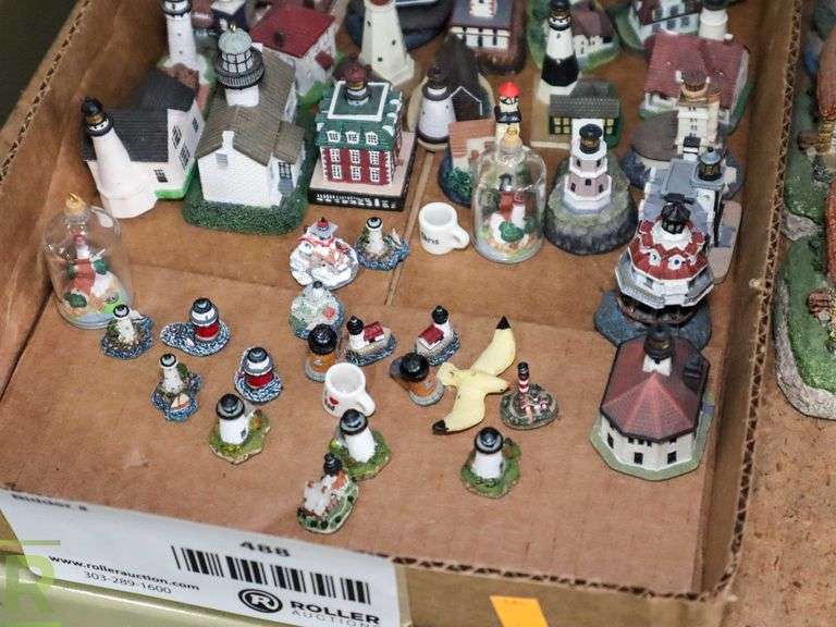 Tray Of Assorted Lighthouse Decorations - Roller Auctions