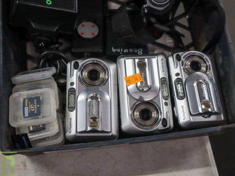 Tray Of Fuji Film A340, Pentax P30T, Kodak DC5000 Digital Cameras - Roller Auctions