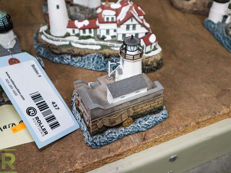 (8) Harbour Lights Collectable Lighthouses, Maine - Roller Auctions