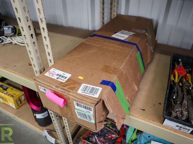 Dyson V10 Vacuum (Brush Doesn't Spin) - Roller Auctions