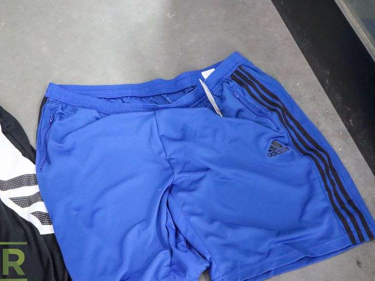 Tray Of (2) Men's Shorts, 3XL - Roller Auctions