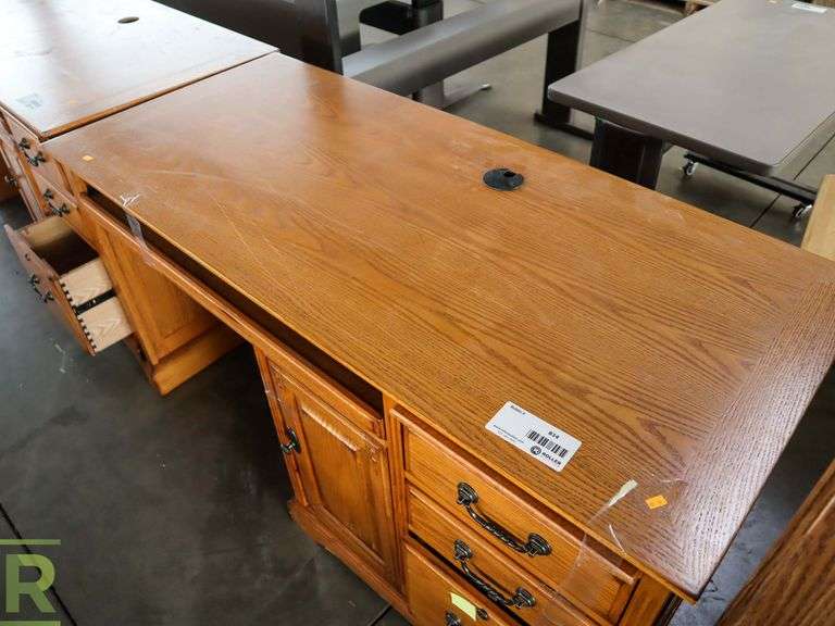 Single Pedestal Desk - Roller Auctions
