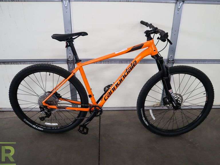Cannondale Trail Large Front Suspension Mountain Bicycle, Shimano Disc Brakes, RockShox Shocks, FSA Crankset - Roller Auctions