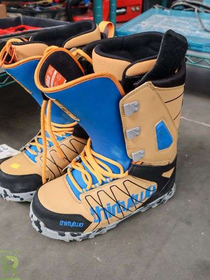 Pair Of Thirty-Two Fall 2014 Snowboarding Boots, Men's Size 11.5 - Roller Auctions