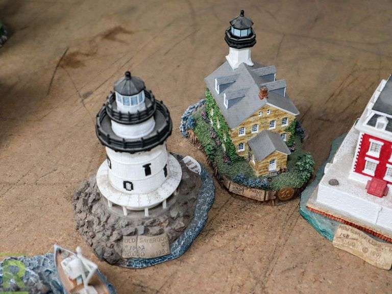 (6) Harbour Lights Collectable Lighthouses, Connecticut - Roller Auctions