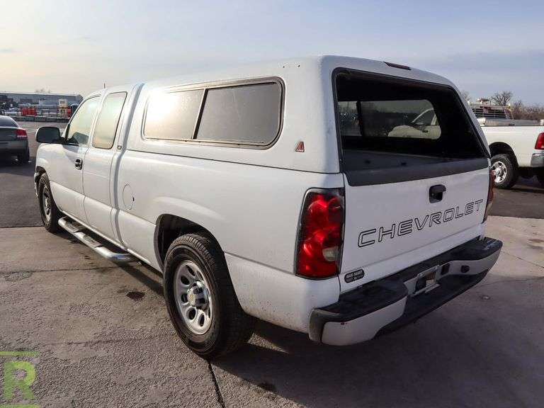 2005 Chevrolet Silverado 1500 RWD Extended Cab Pickup - Roller Auctions