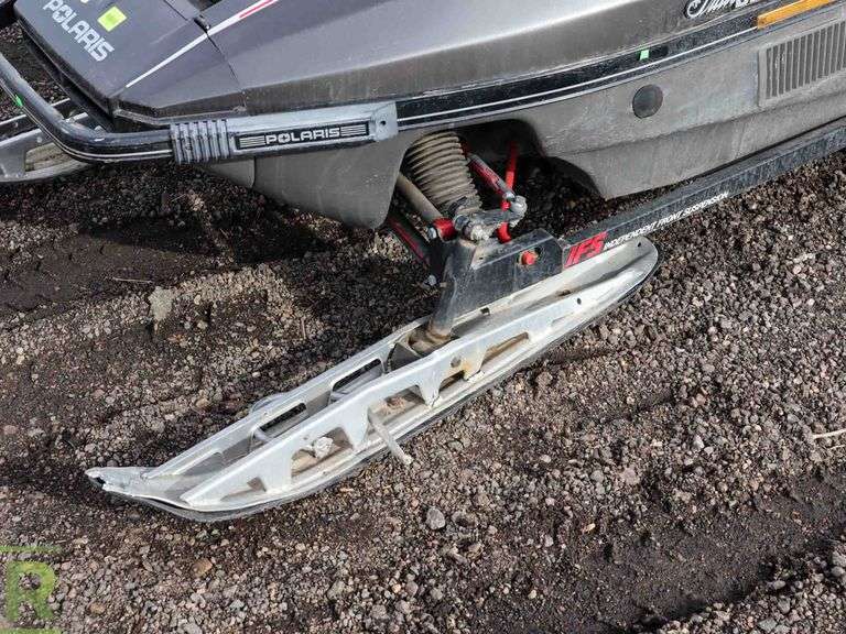 1990 Polaris Trail Deluxe Snowmobile - Roller Auctions